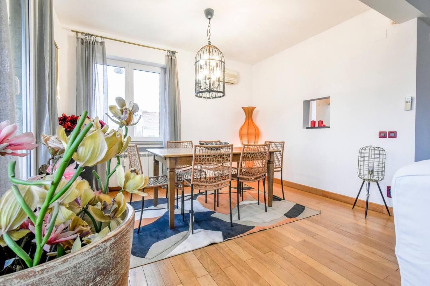 Fully Equipped Vitoshka Area Spacious Metro Sofia Luaran gambar