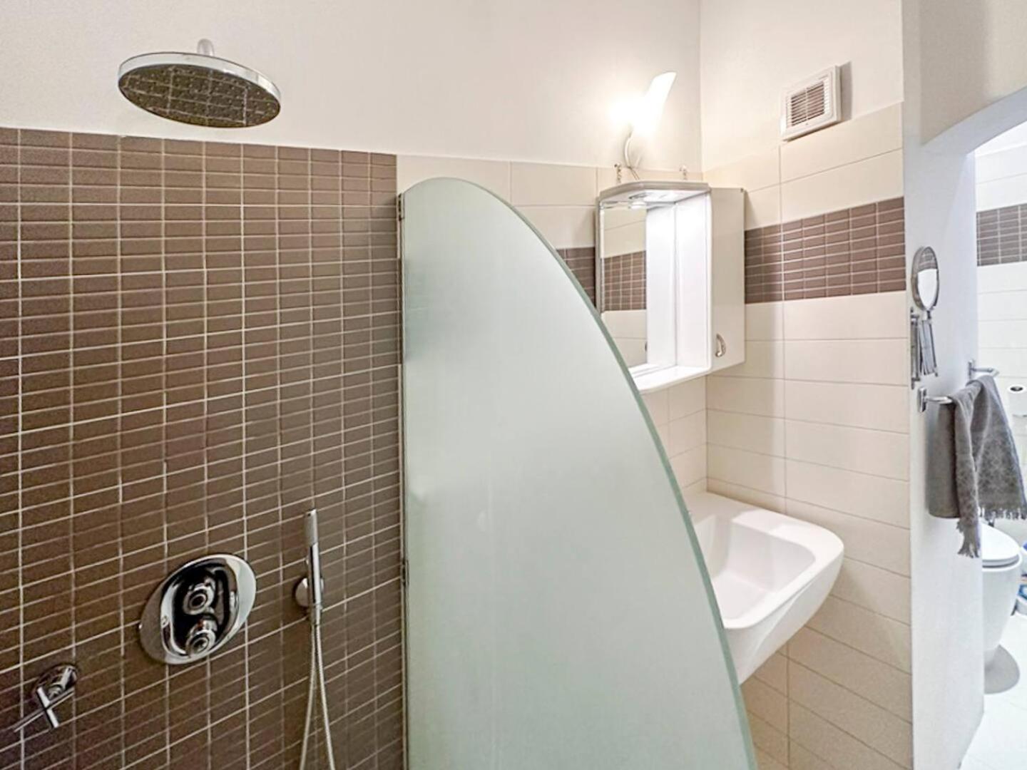 Fully Equipped Vitoshka Area Spacious Metro Sofia Luaran gambar