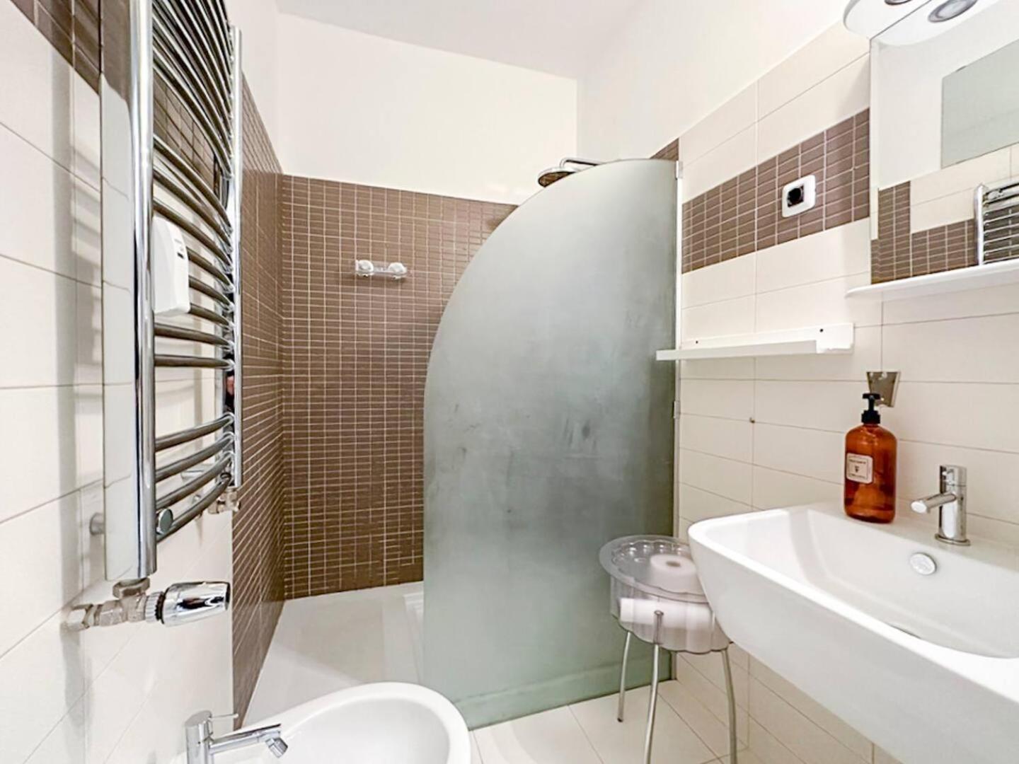 Fully Equipped Vitoshka Area Spacious Metro Sofia Luaran gambar